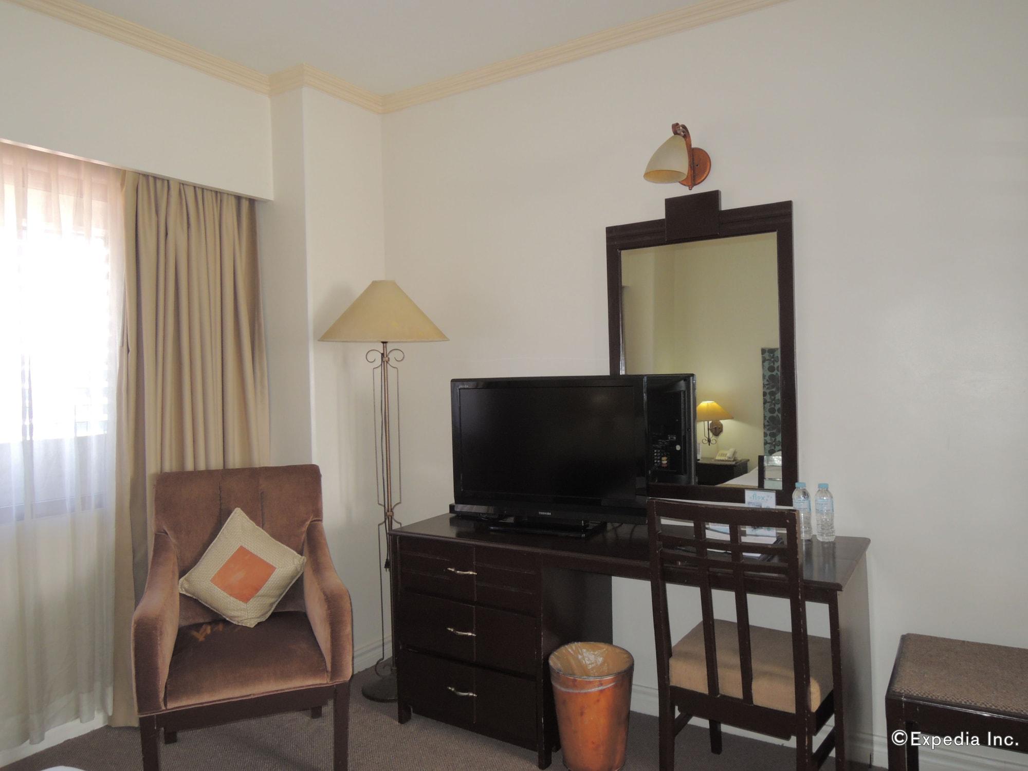The Bellavista Hotel Lapu-Lapu City Exterior photo