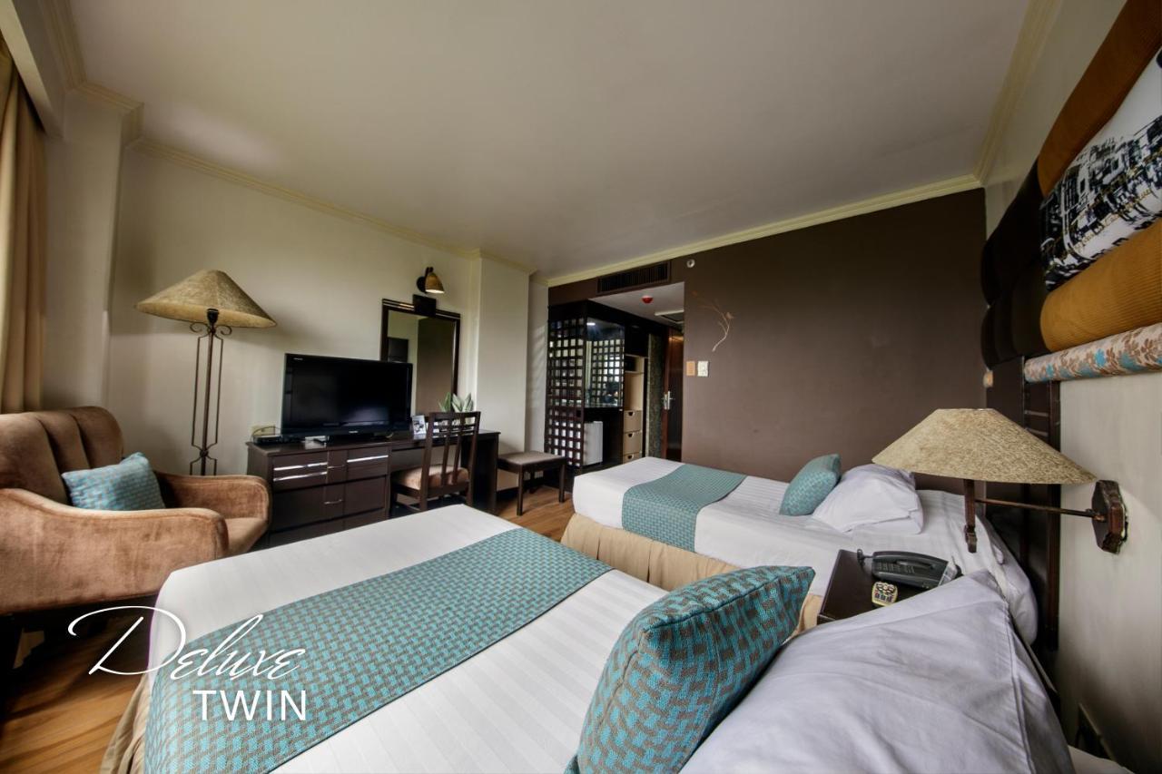 The Bellavista Hotel Lapu-Lapu City Exterior photo