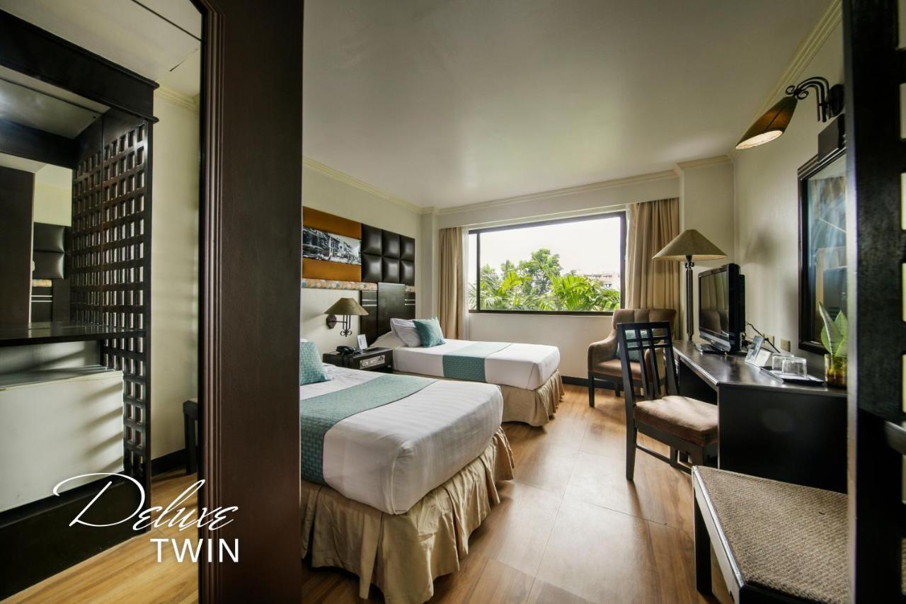 The Bellavista Hotel Lapu-Lapu City Exterior photo