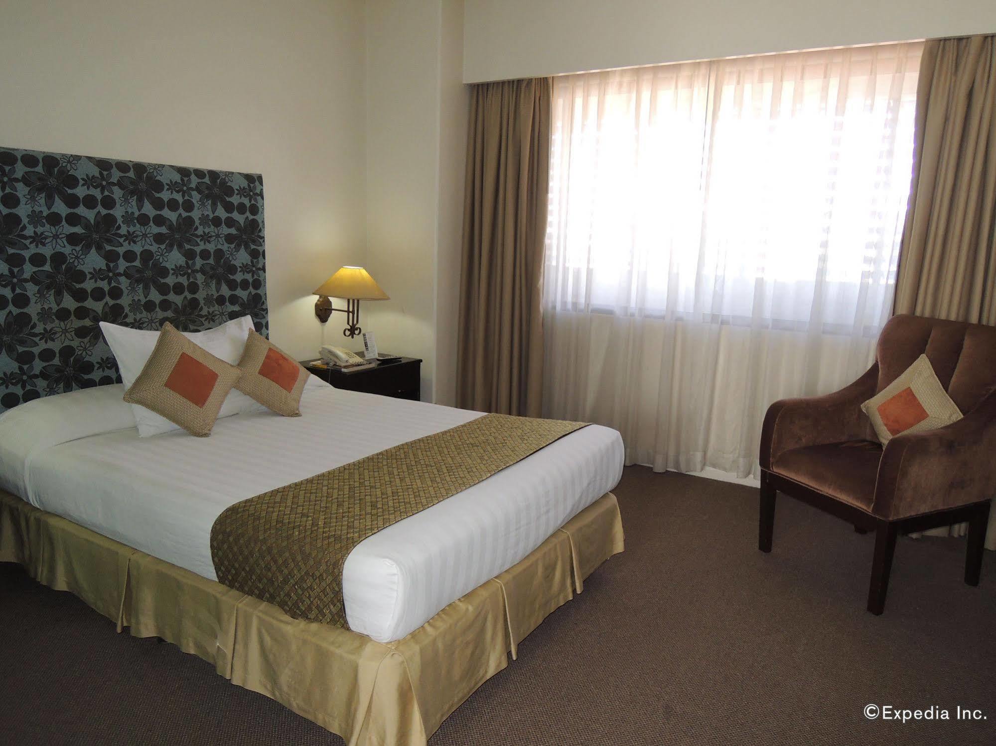 The Bellavista Hotel Lapu-Lapu City Exterior photo