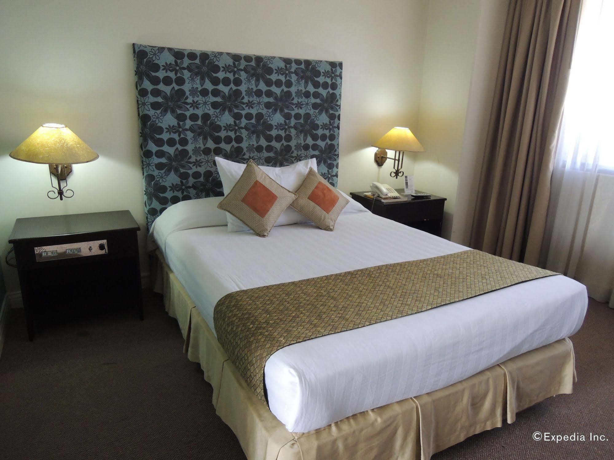 The Bellavista Hotel Lapu-Lapu City Exterior photo